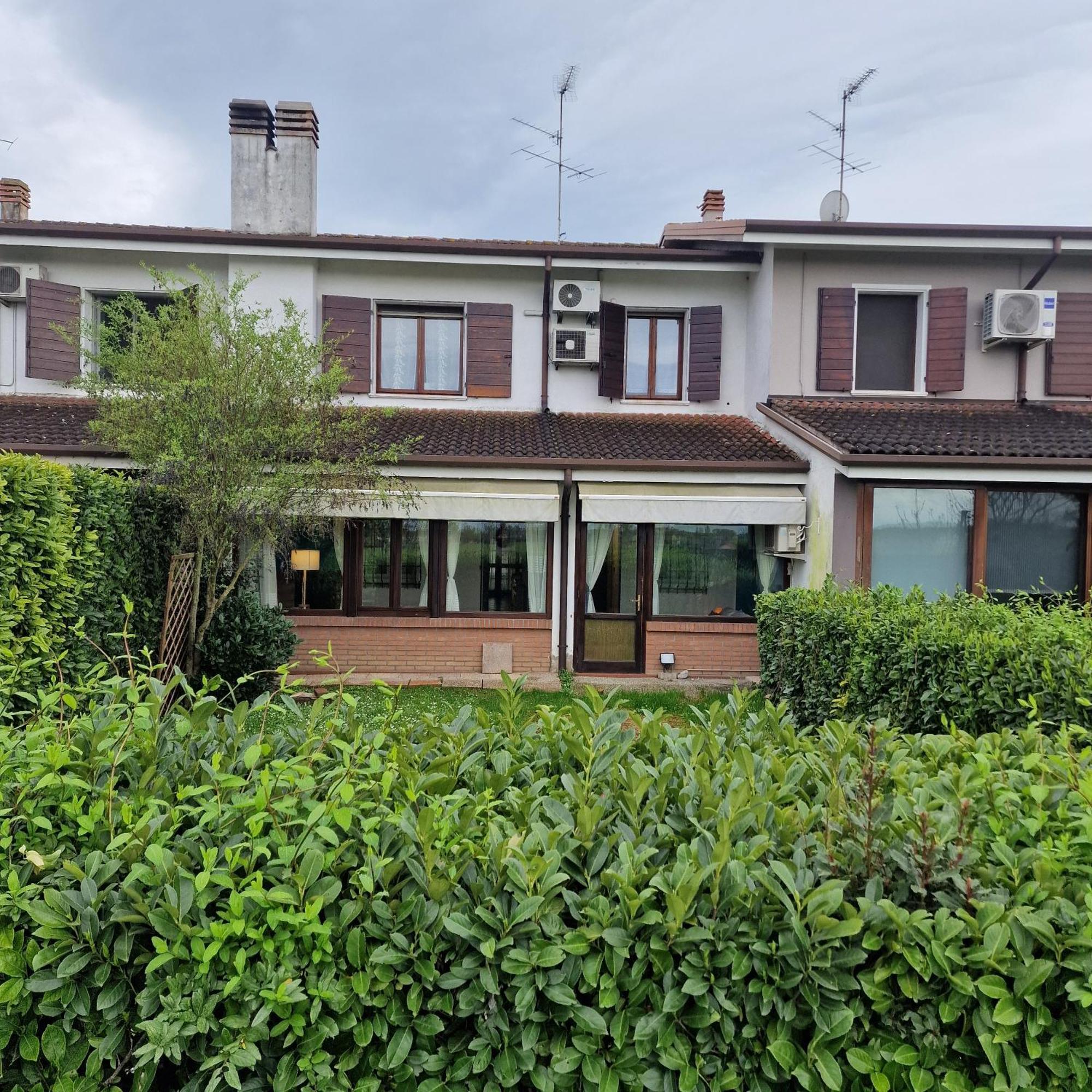 Residenza Vittoria Villa Bagnolo San Vito Exteriör bild